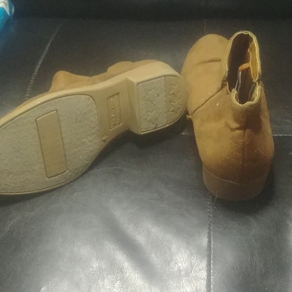 Ladies Ankle Boot - Picture 3 of 3